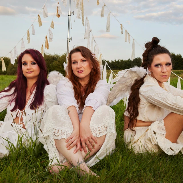 The toten Crackhuren im Kofferraum (The TCHIK)