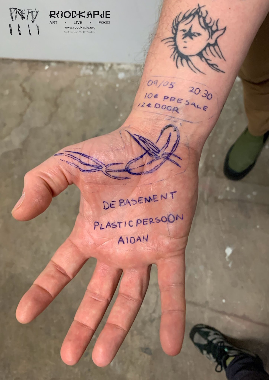 deBasement, Plastic Persoon, Aidan