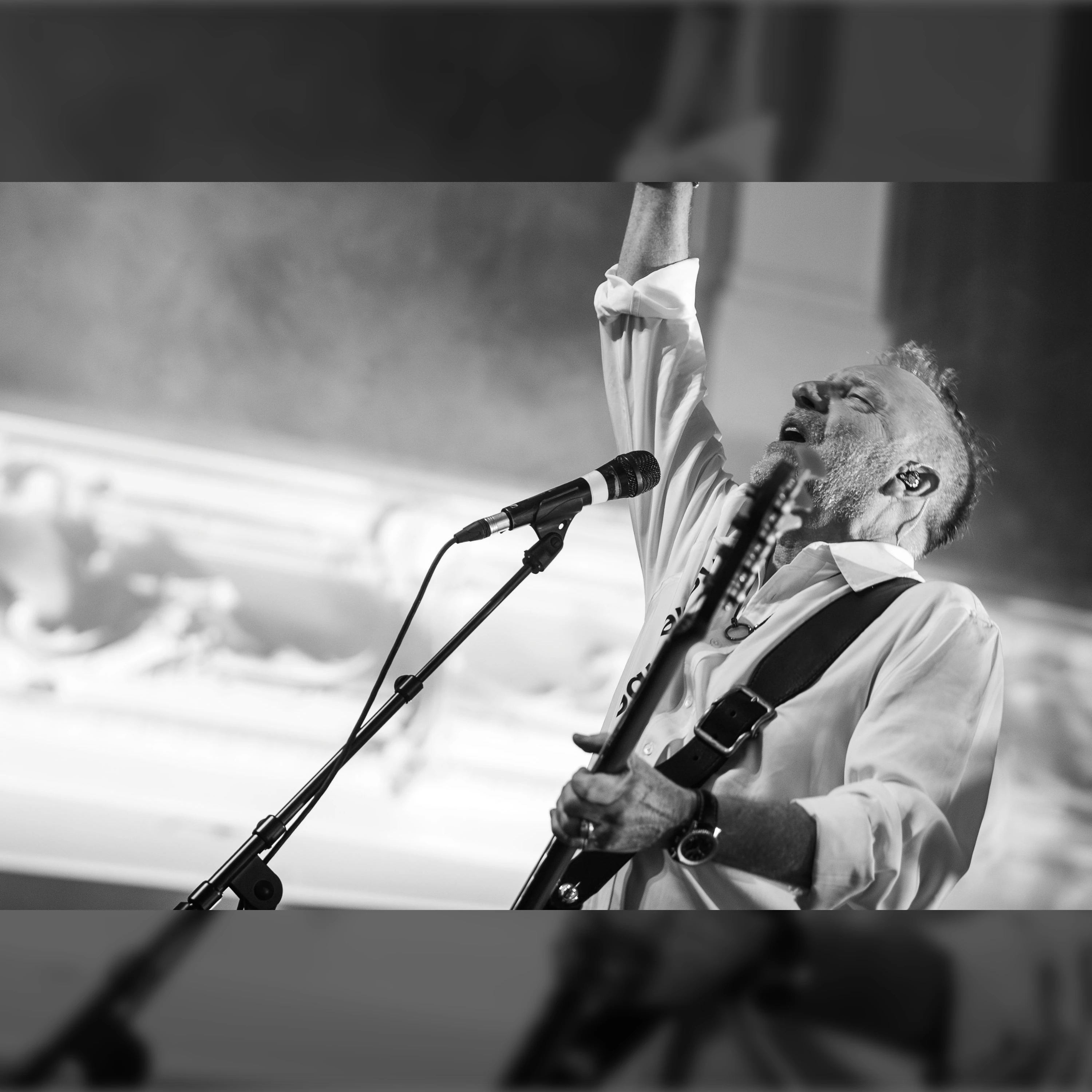 Peter Hook & The Light