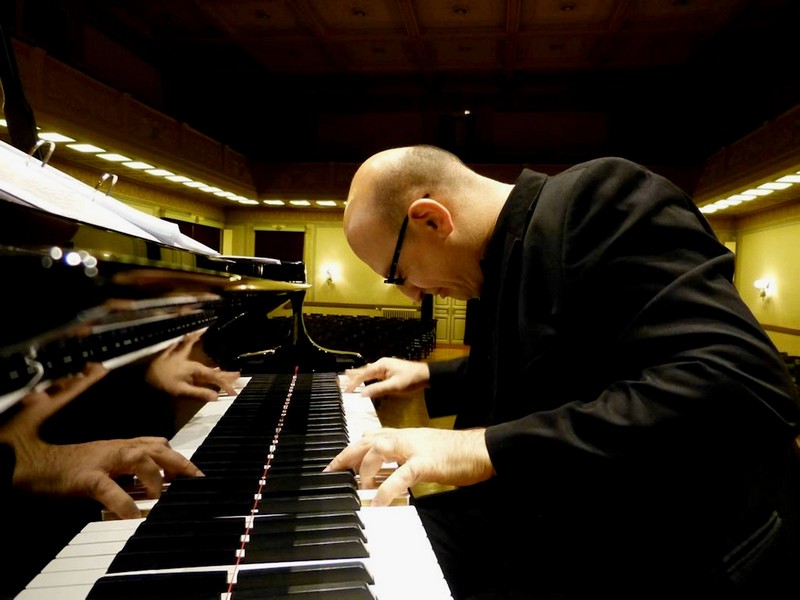 Yiorgos Psihoyios «Αυτοσχεδιάζοντας με τις νότες του Μίμη Πλέσσα»