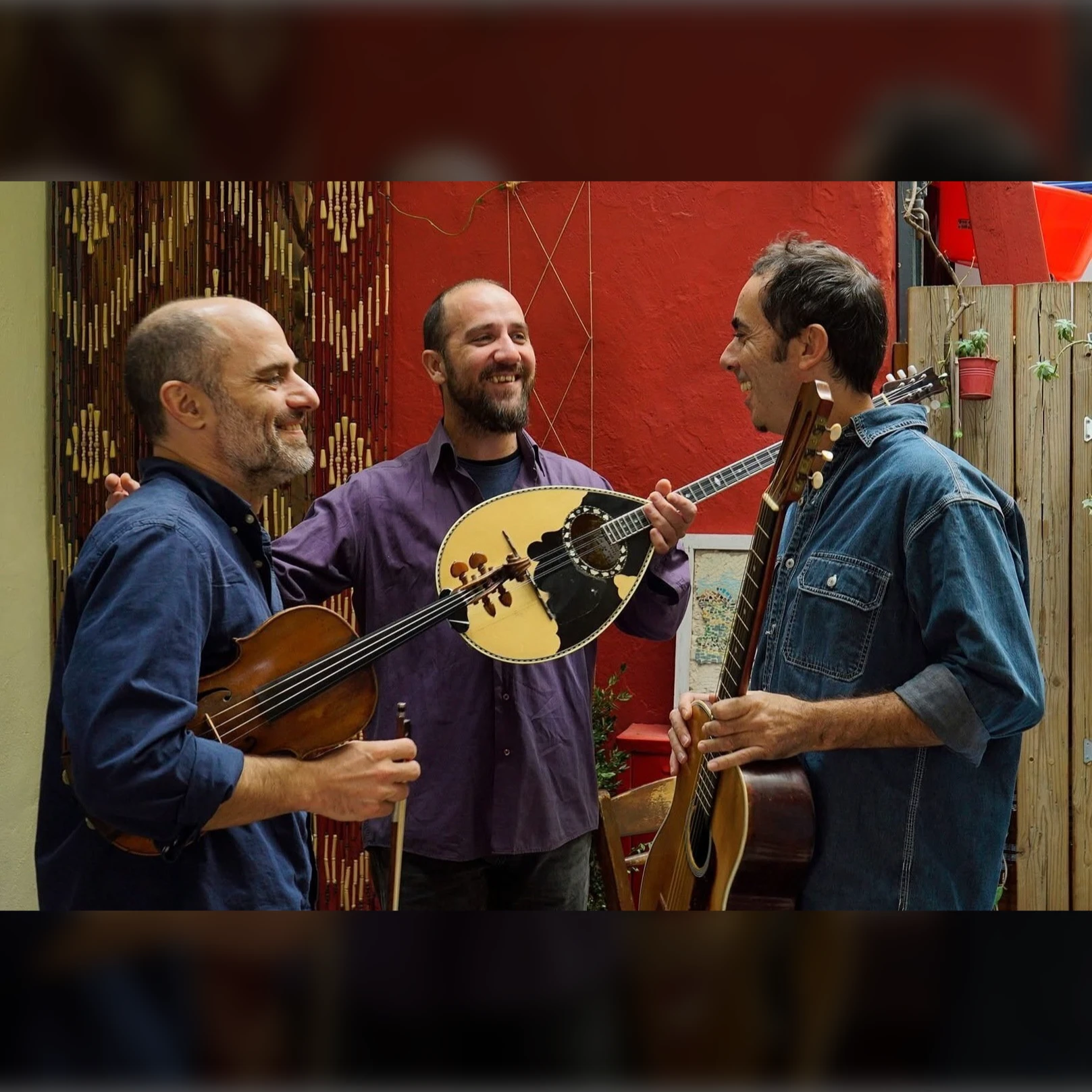 Ρεμπέτικο Τρίο - Σαββάτα στο Αλαργινό