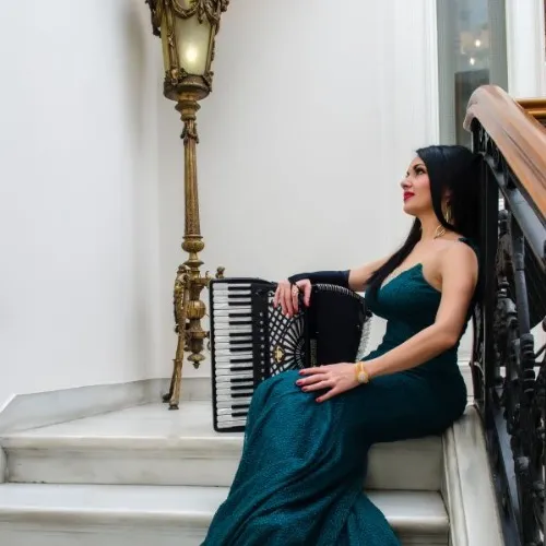 ΖΩΗ ΤΗΓΑΝΟΥΡΙΑ - ΜΙΑ ΒΕΝΤΑΛΙΑ ΑΠΟ ΓΥΝΑΙΚΕΣ