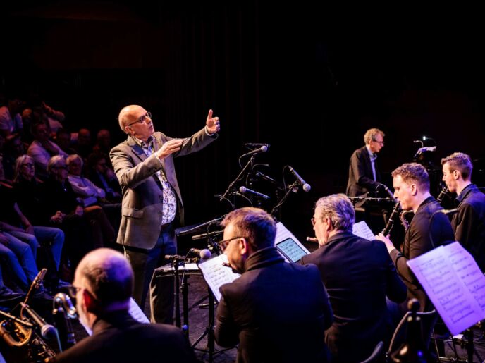 The Millennium Jazz Orchestra ft. Izaline Calister & Sanne Bakker: POËTISCH WATER