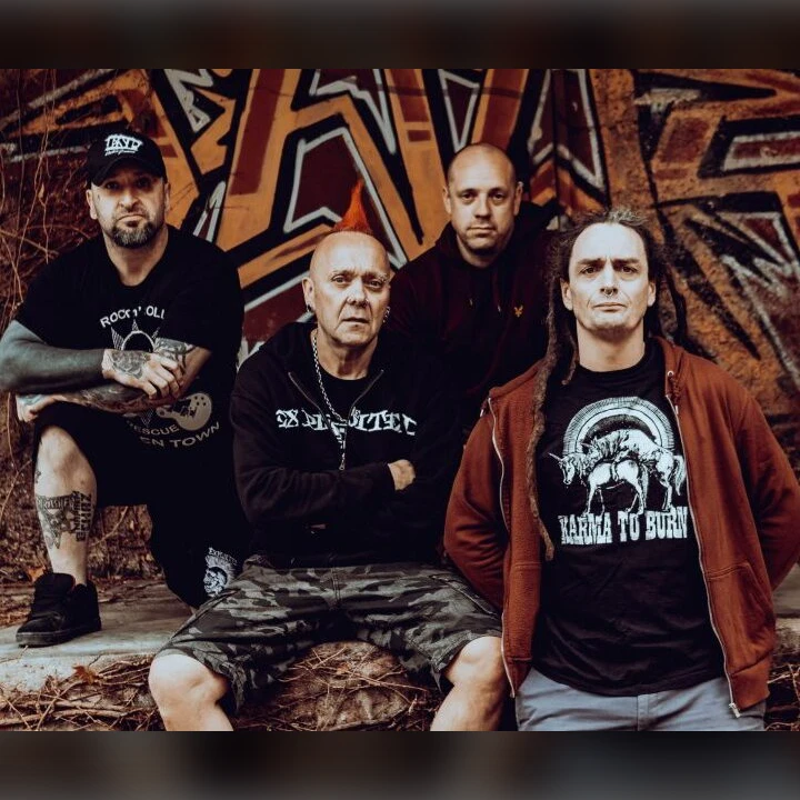 The Exploited + Skroetbalg