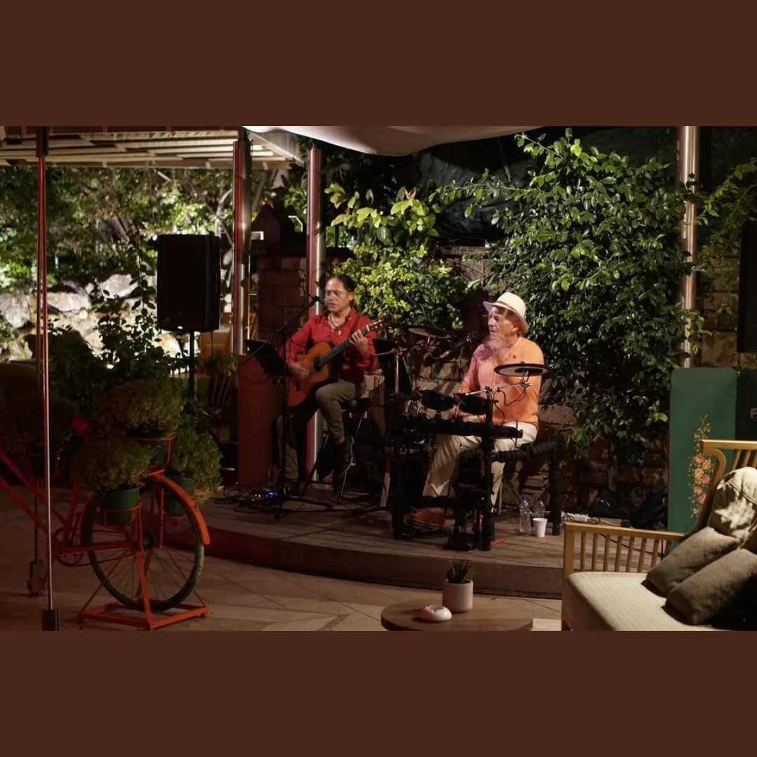 Live Music (Two Guitars One Voice)