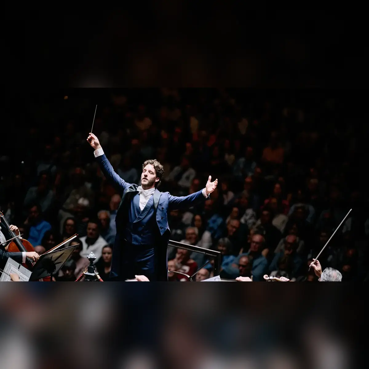 Dutch Philharmonic Orchestra conducted by Lorenzo Viotti — Mahler 7