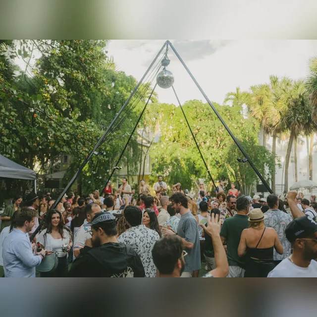 Disco Domingo Vol. 6 Feat. Toribio - Toribio