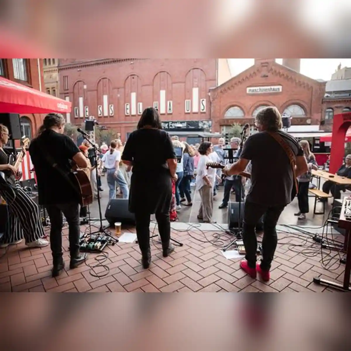 Jones & The Crew mit Txako Jones u. Jan Hirte