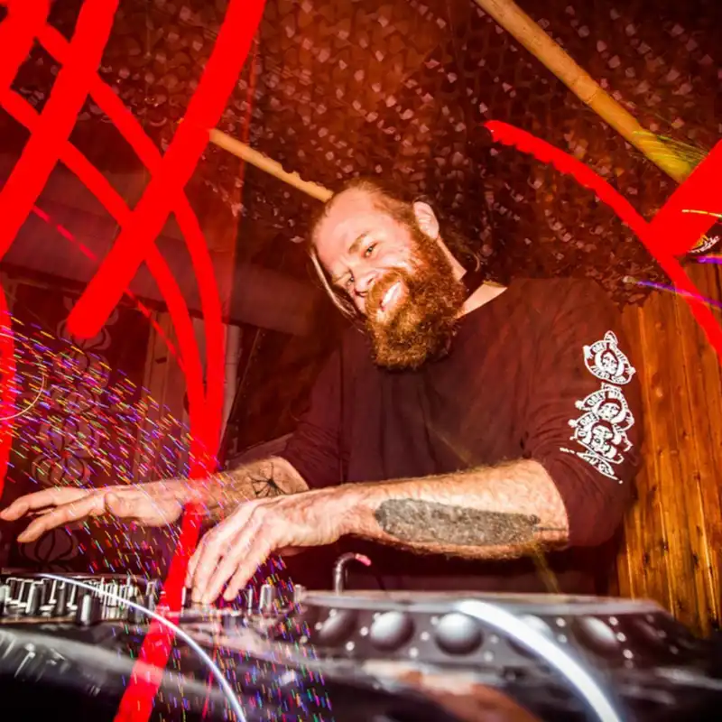 Dansen op Vrijdag | DJ Easy Way & Redbeard