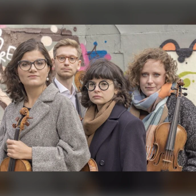 Chaos String Quartet ft. Ariane Schluter: Een flat met duizend ramen III
