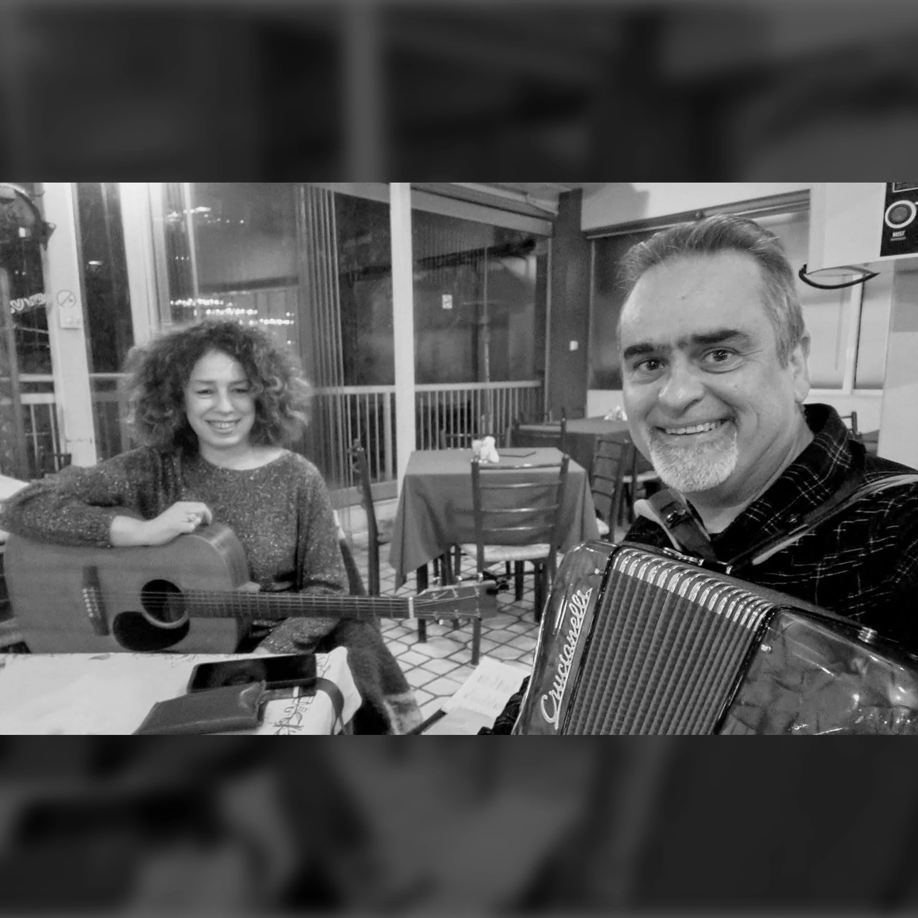 Παρασκευή βράδυ στον Καρεα με παρέα!