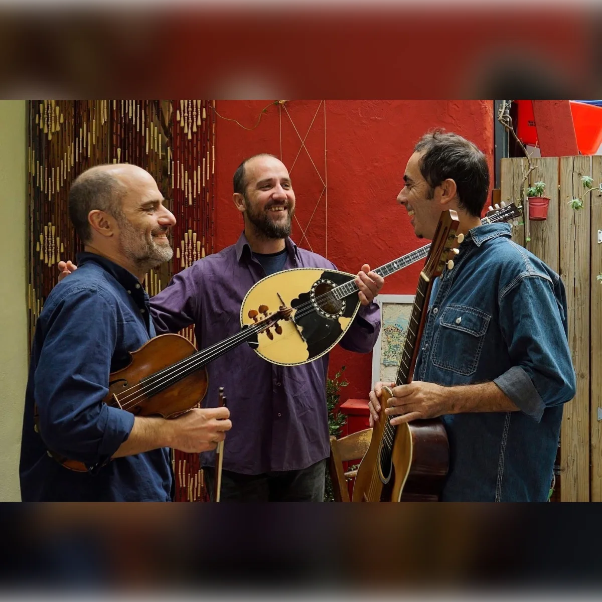 Ρεμπέτικο Τρίο - Σαββάτα στο Αλαργινό