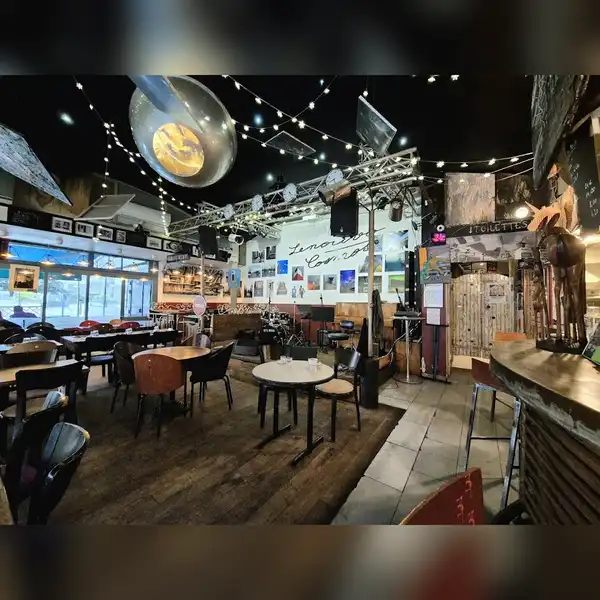 Lenouvô Cosmos – Bar musical & Bistrot in Paris