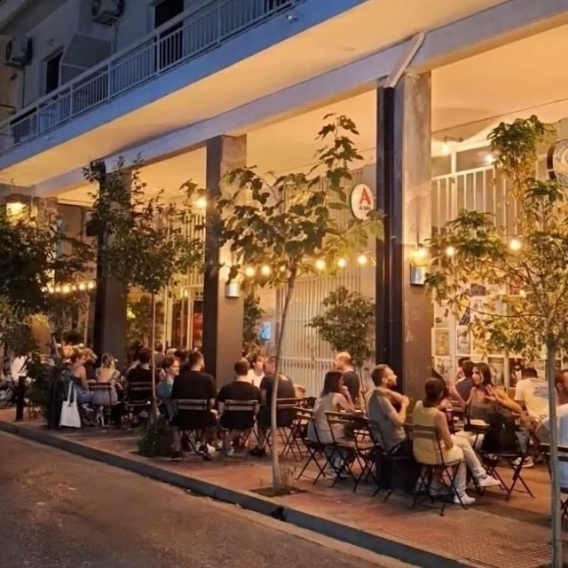 Louis Cafe in Athens