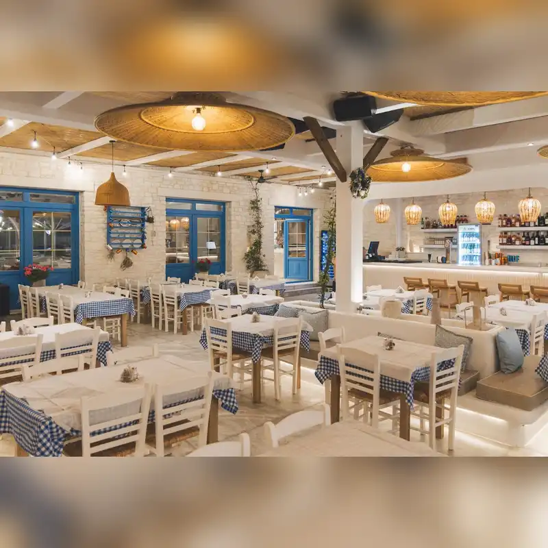 Dari Dari Taverna in Paros
