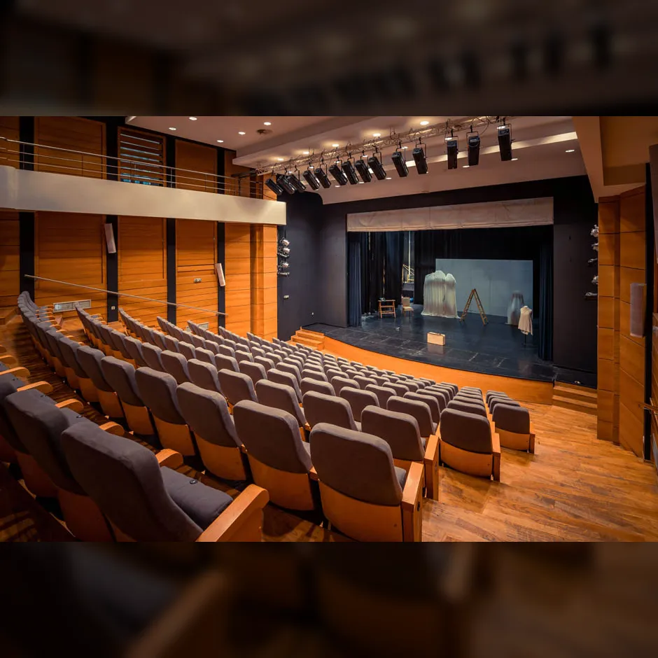 Avlaia Theater / Theatro Avlaia