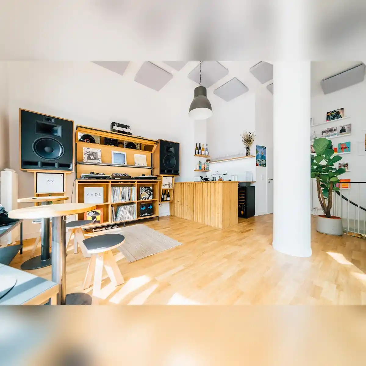 Unkompress Listening Bar in Berlin