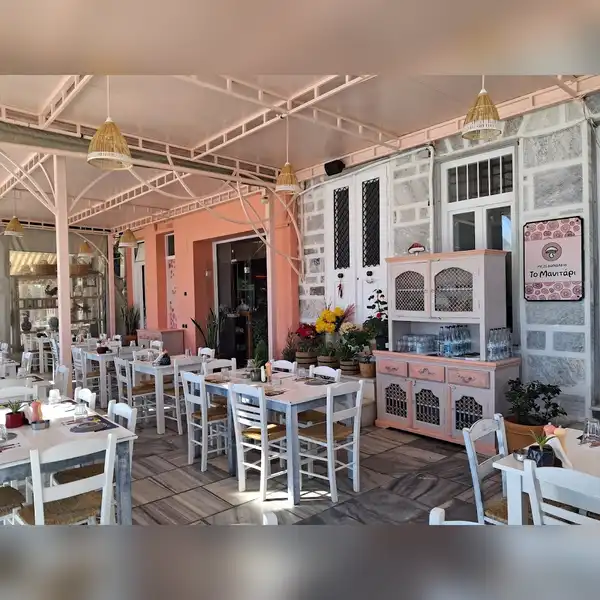 Το Μανιτάρι in Syros
