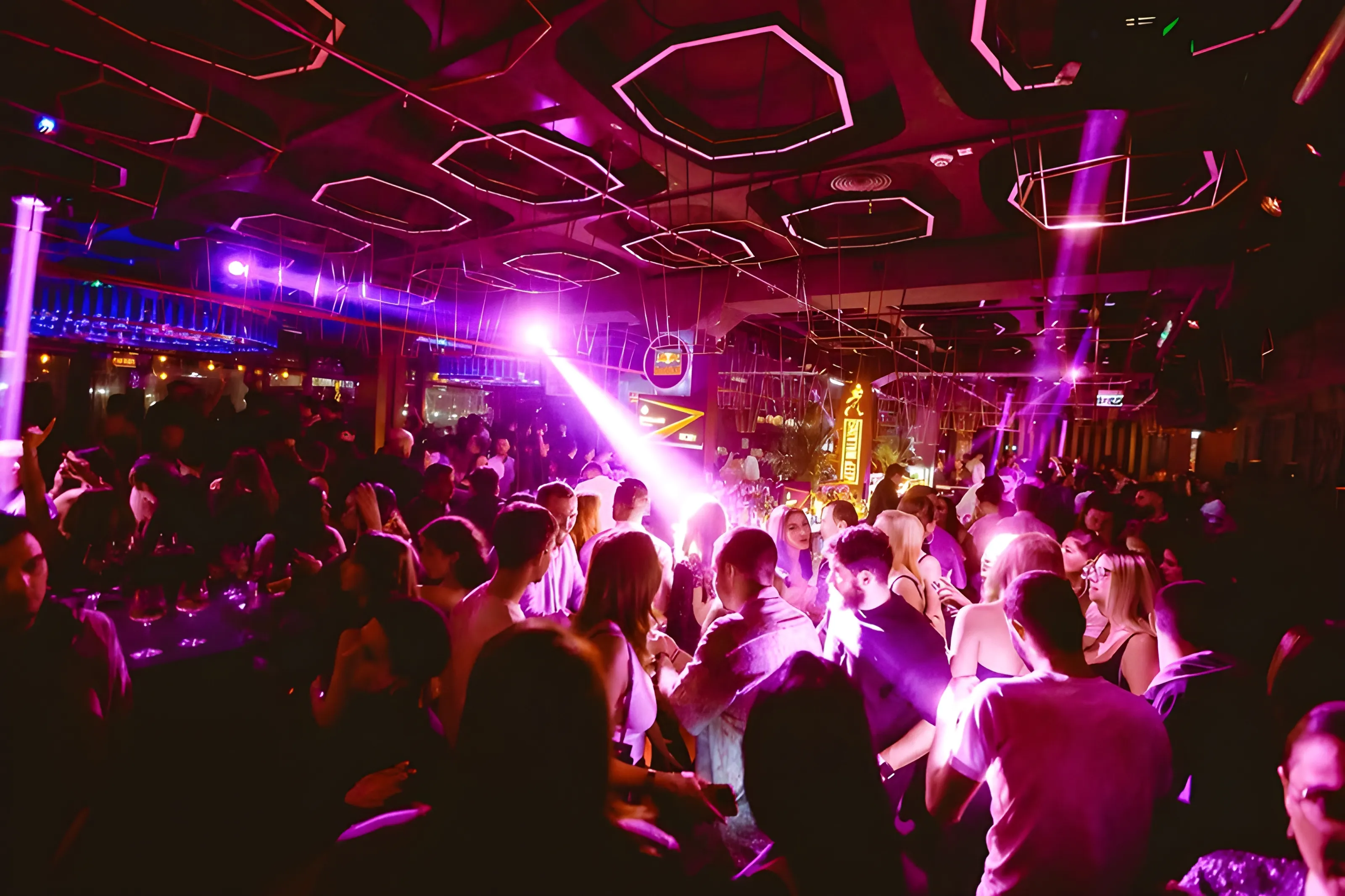 Fratelli Lounge&Club