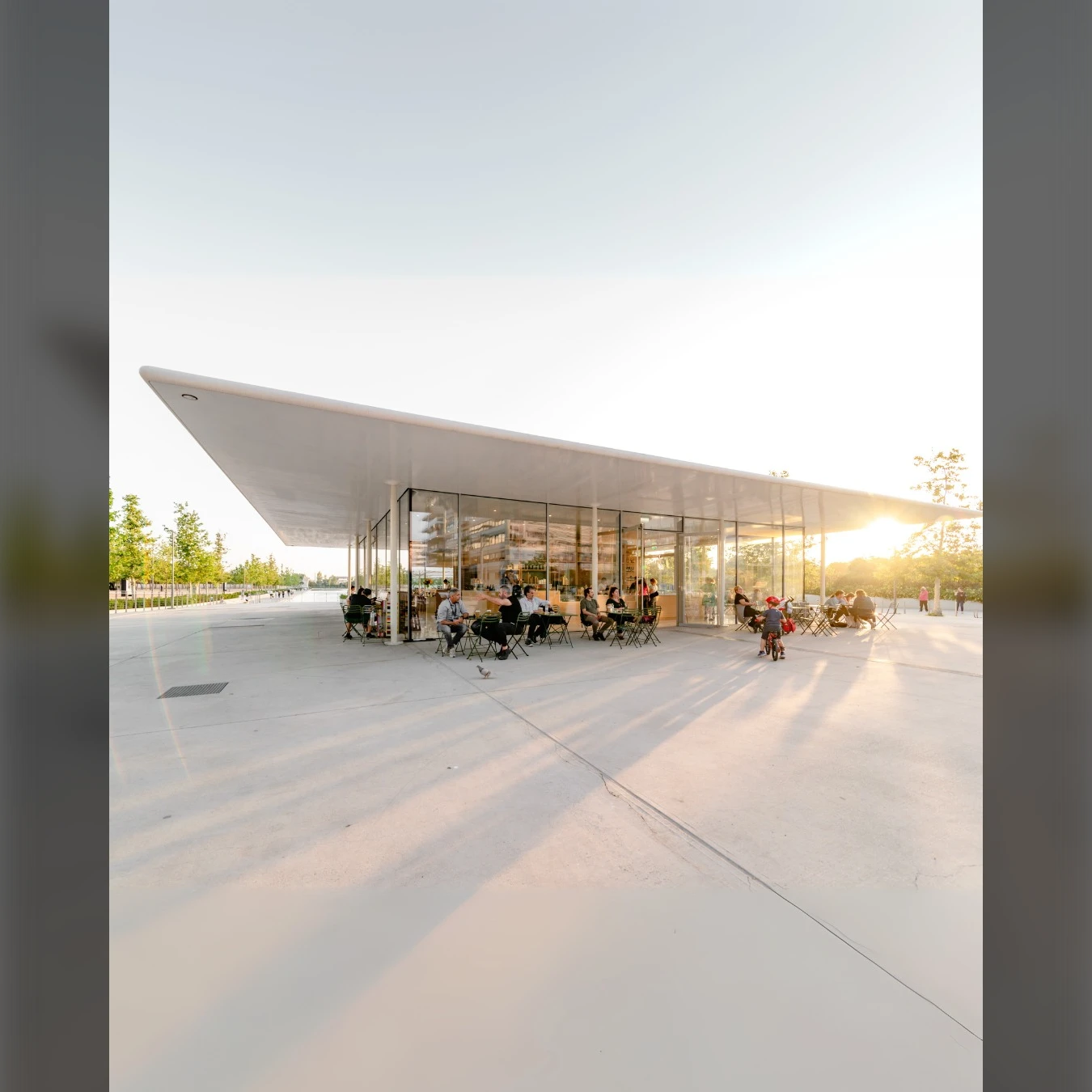 Canal all day Coffee Wine & Dining